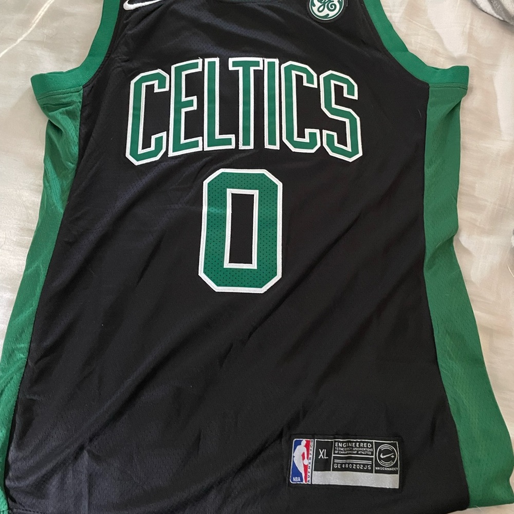 XL WOMENS NWT CELTICS TATUM JERSEY